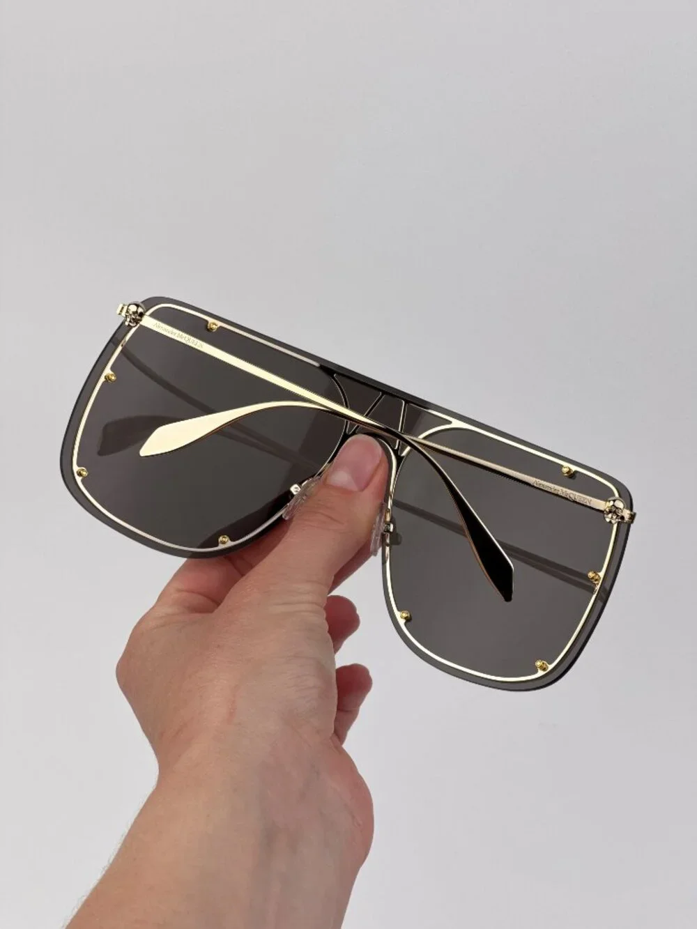 Alexander McQueen Men’s Sunglasses Gold Grey Shield AM0313S 001 NEW AUTHENTIC
